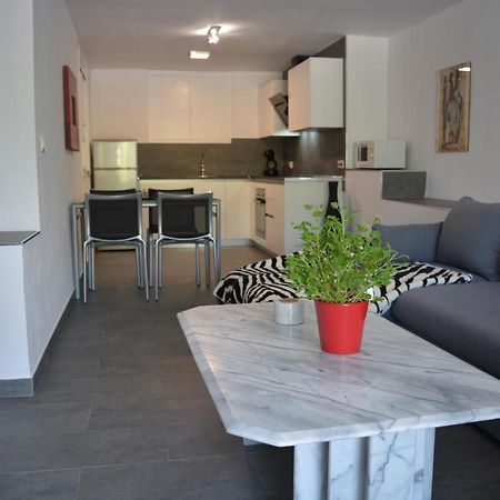 Lovely Bungalow For Four Close To Beach And City In Torrevieja Exteriör bild