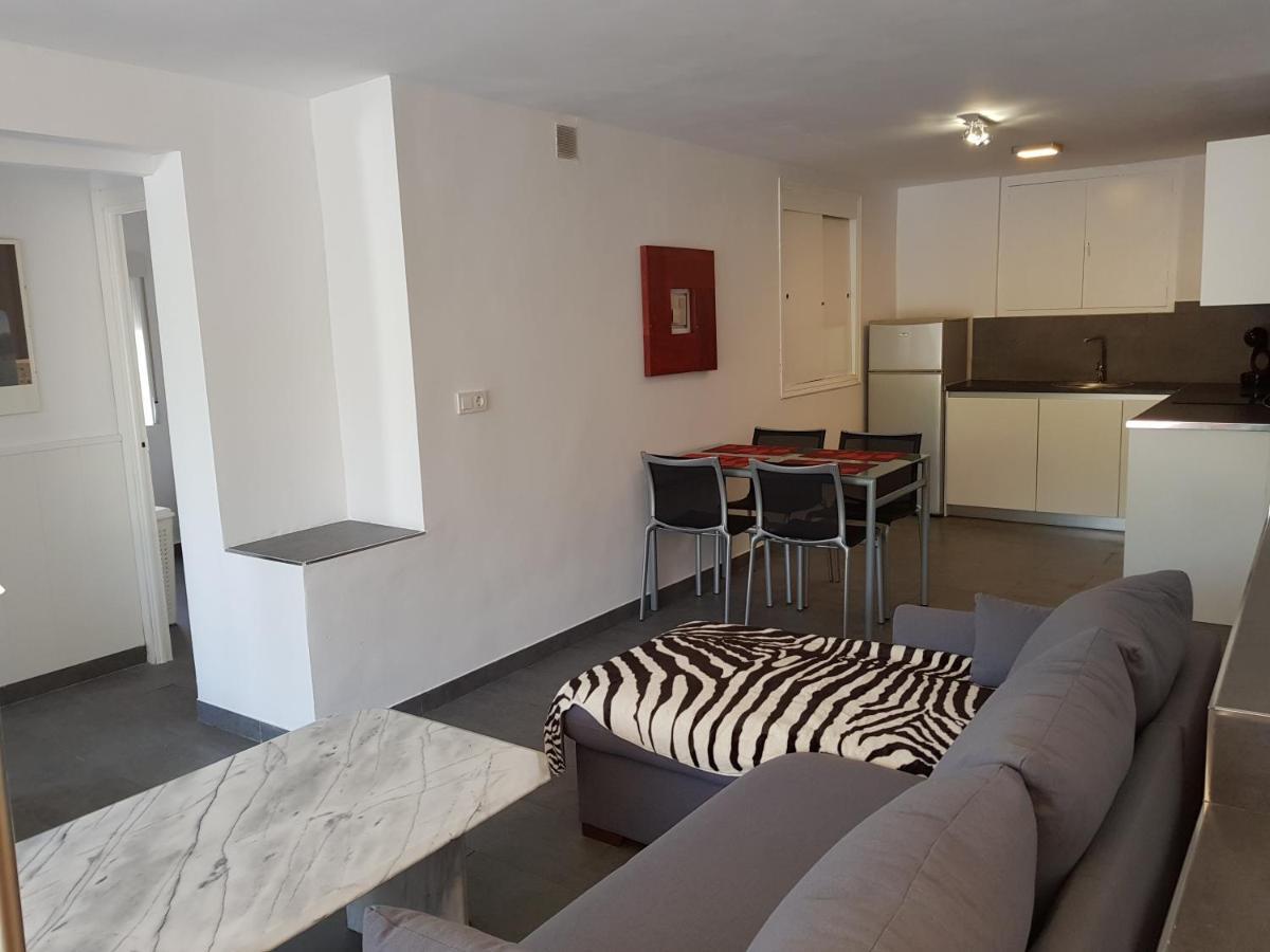 Lovely Bungalow For Four Close To Beach And City In Torrevieja Exteriör bild