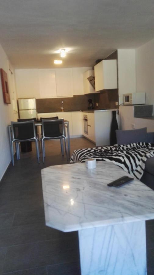 Lovely Bungalow For Four Close To Beach And City In Torrevieja Exteriör bild