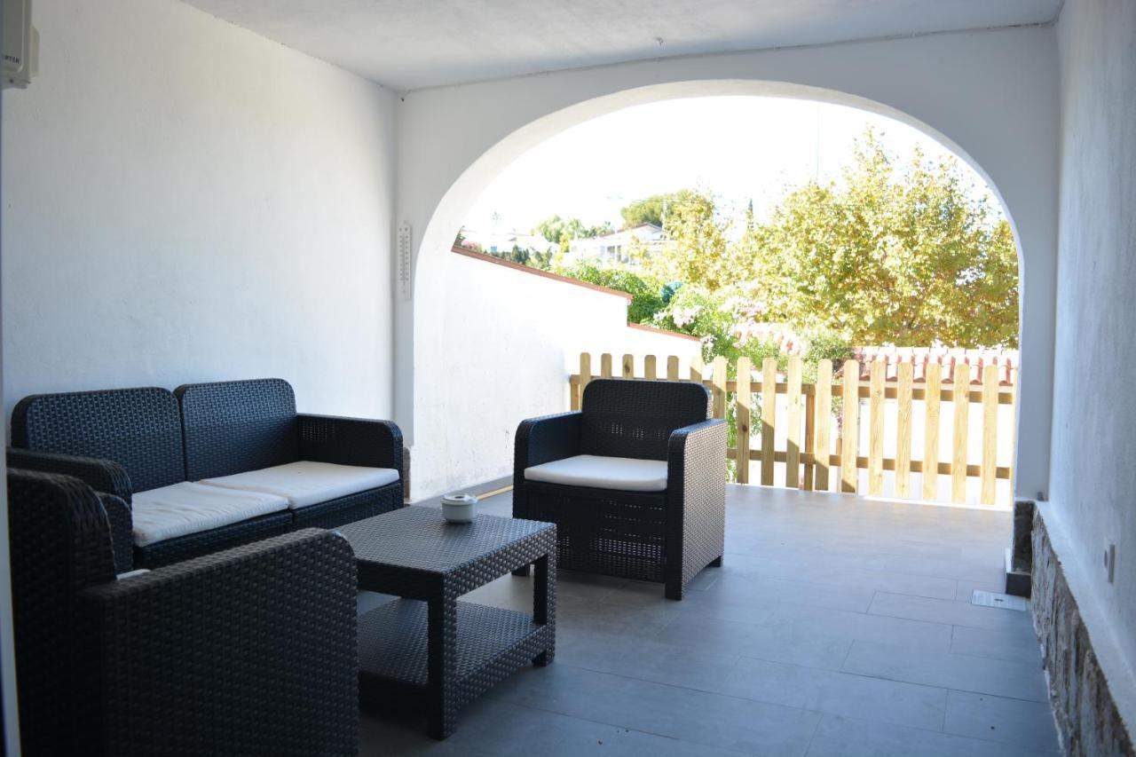 Lovely Bungalow For Four Close To Beach And City In Torrevieja Exteriör bild