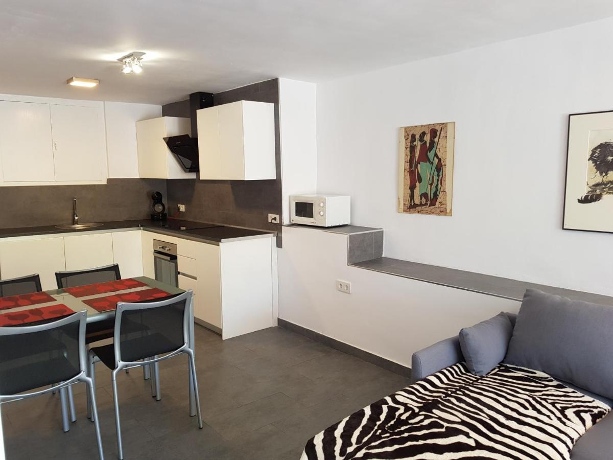Lovely Bungalow For Four Close To Beach And City In Torrevieja Exteriör bild